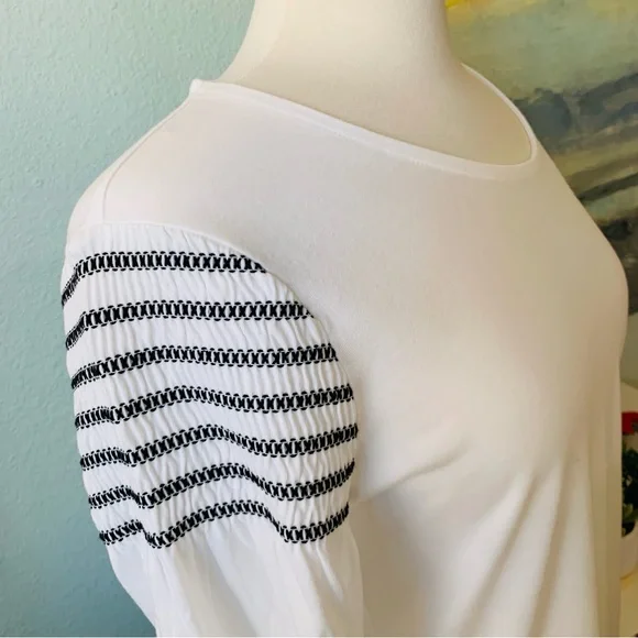 CHICO’S Smocked Bell Sleeve Shirttail Tee NWOT Sz 1 (M-8) - Picture 11 of 13